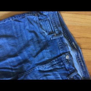 Old Navy Distressed Boyfriend Straight Jean